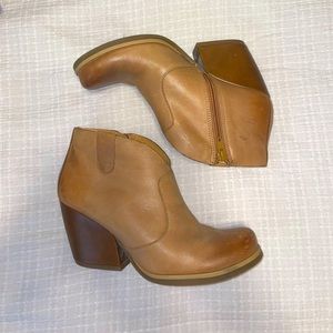 Korks Kork Ease Shamira Wedge Ankle Booties